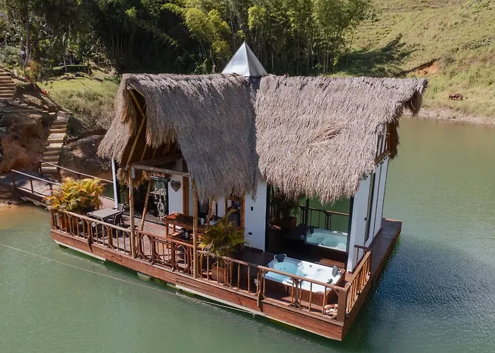Hotel IBUKU Cabaña Junto al lago con Jacuzzi y Muelle Privados