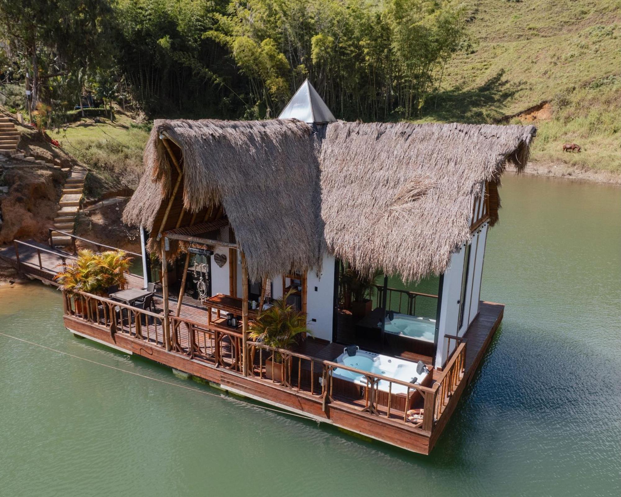 Ibuku Junto Al Con Jacuzzi Y Muelle Privados Chalet Guatapé