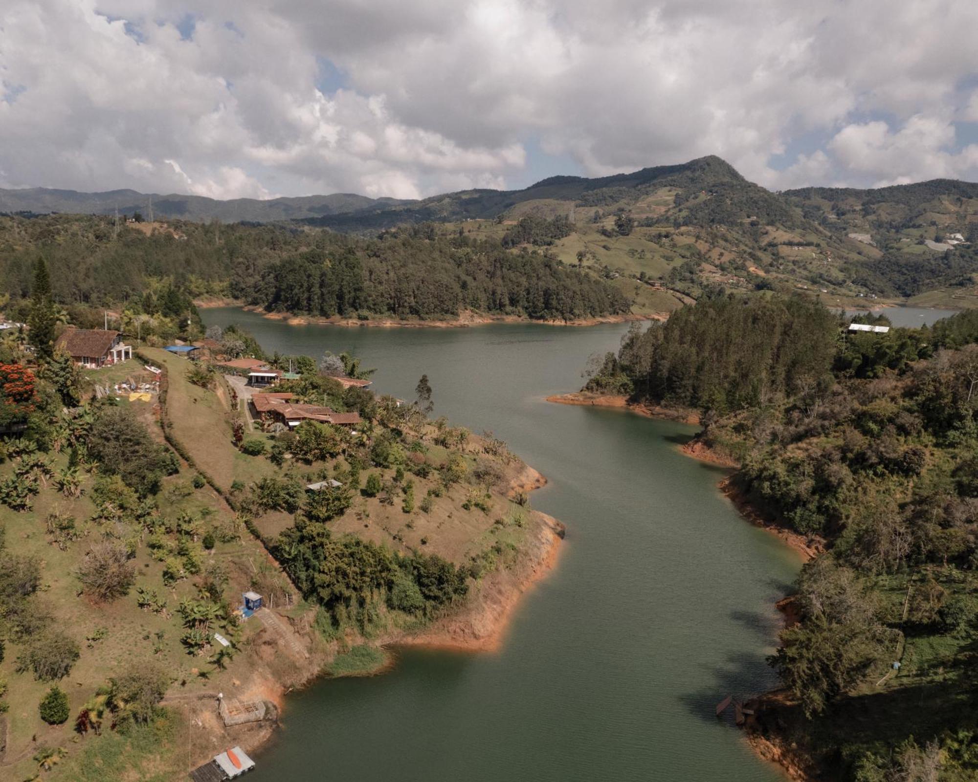 Ibuku Junto Al Con Jacuzzi Y Muelle Privados Guatapé